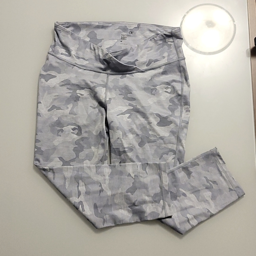 GapFit Maternity Eclipse 3/4 yoga Pants